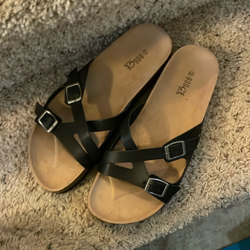 simple women’s sandals